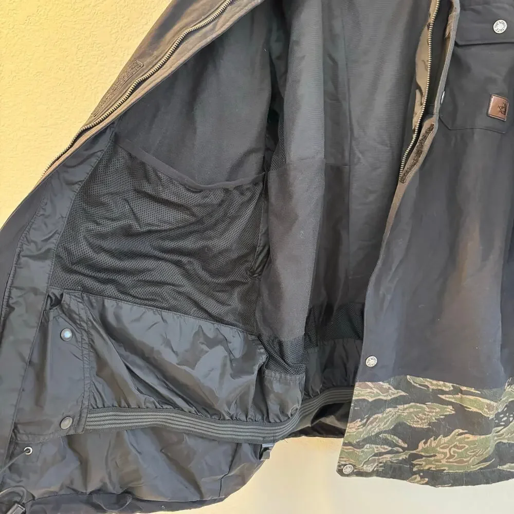 The North Face HyVent Jacket Mens Large Black Camo Hooded Snowboard/Ski Jacket